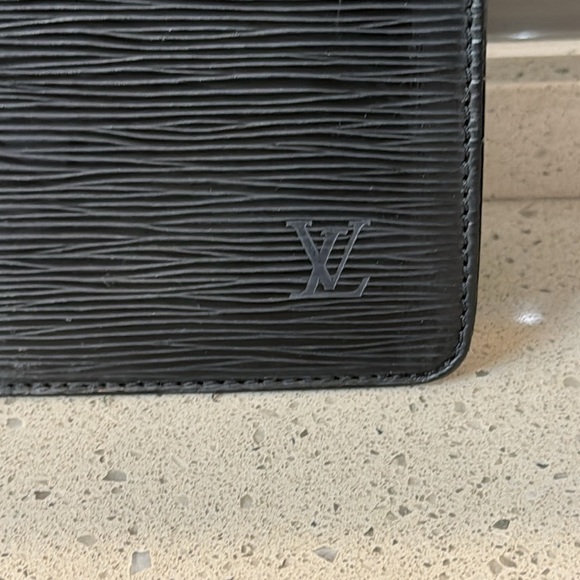 LOUIS VUITTON - Epi Pouchette - Picture 3 of 13